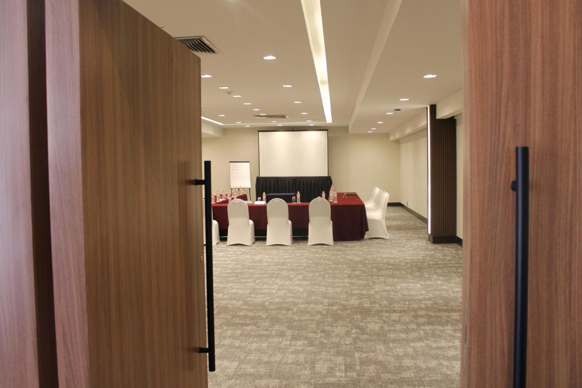 Dali Airport By Ihg