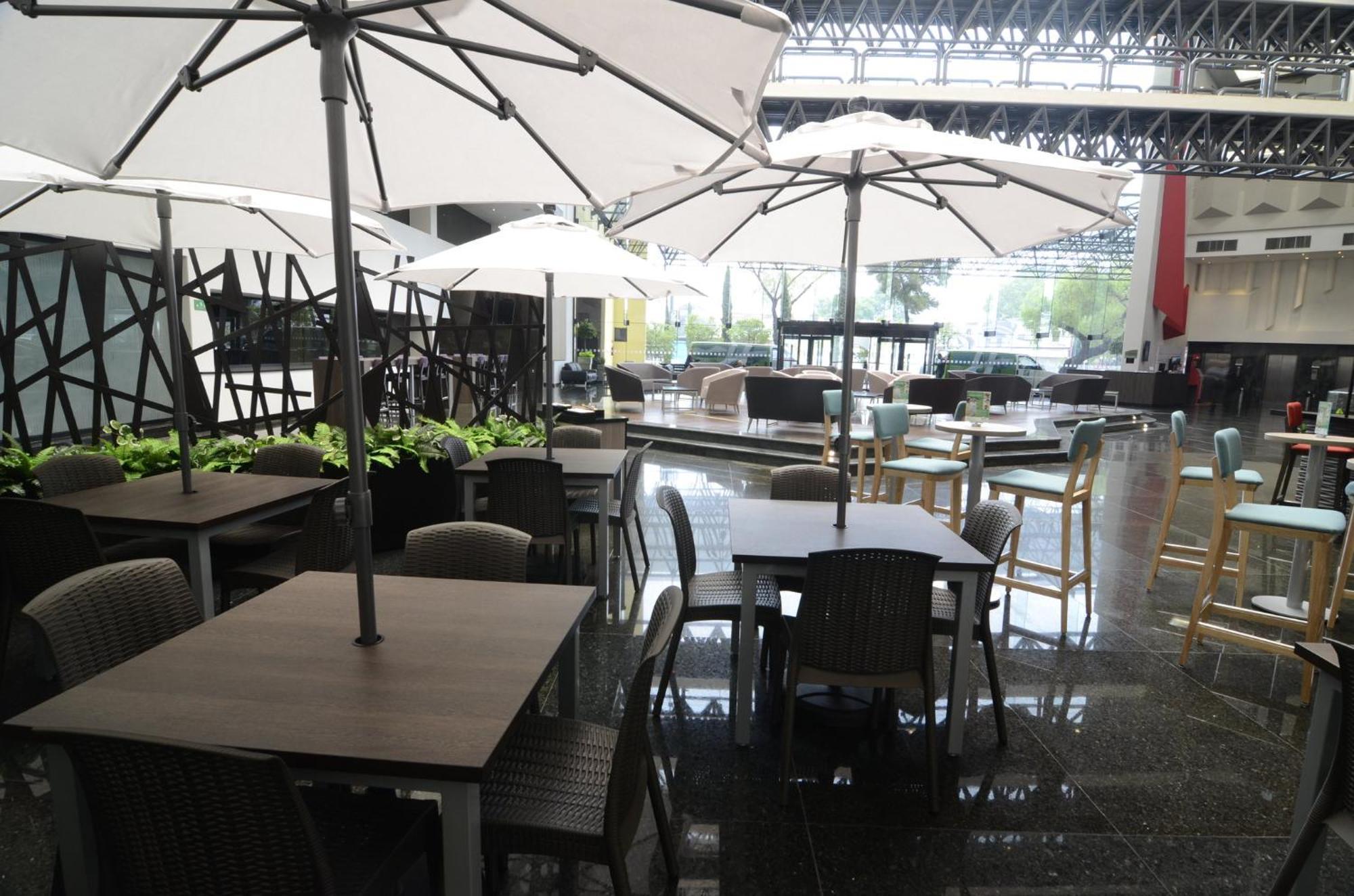 Hotel Dali Airport By Ihg 3*